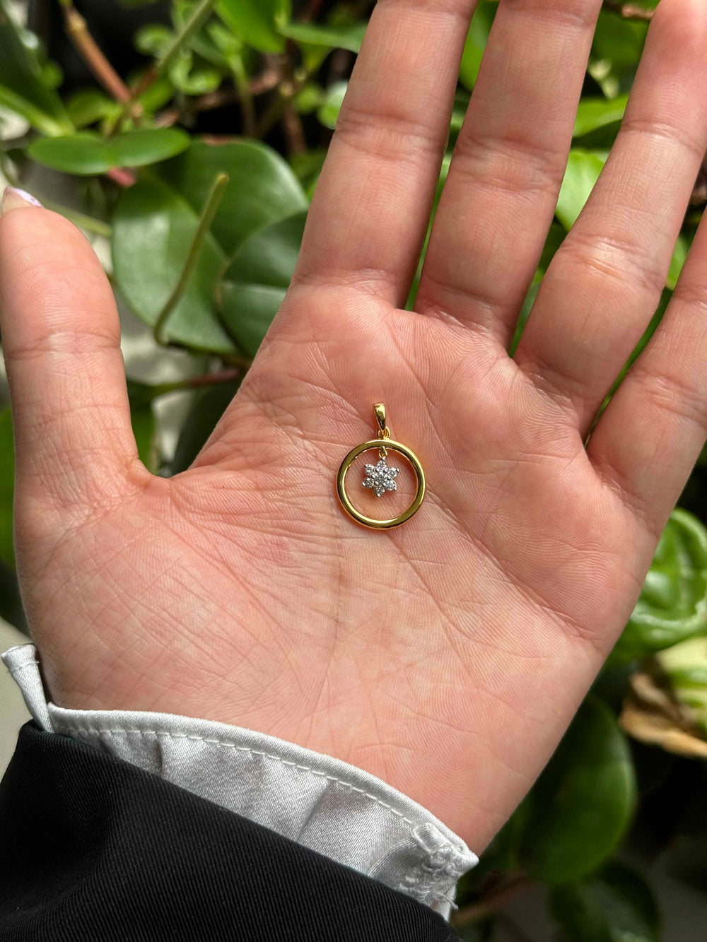 18K YG Star Diamond Pendant-1pc - RB Diamond Jewellers