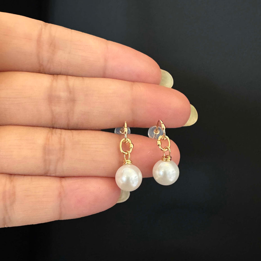 18K YG Earring with 8-8.5mm FWP white- 1pair