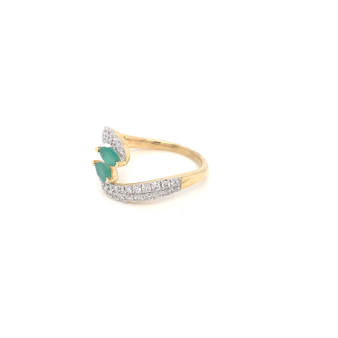 Emerald Cluster Diamond Ring – 18K YG