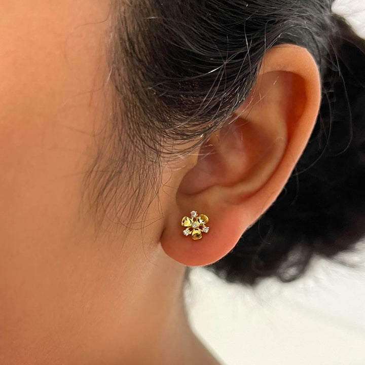 18K YG Flower Diamond Earring- 1pair