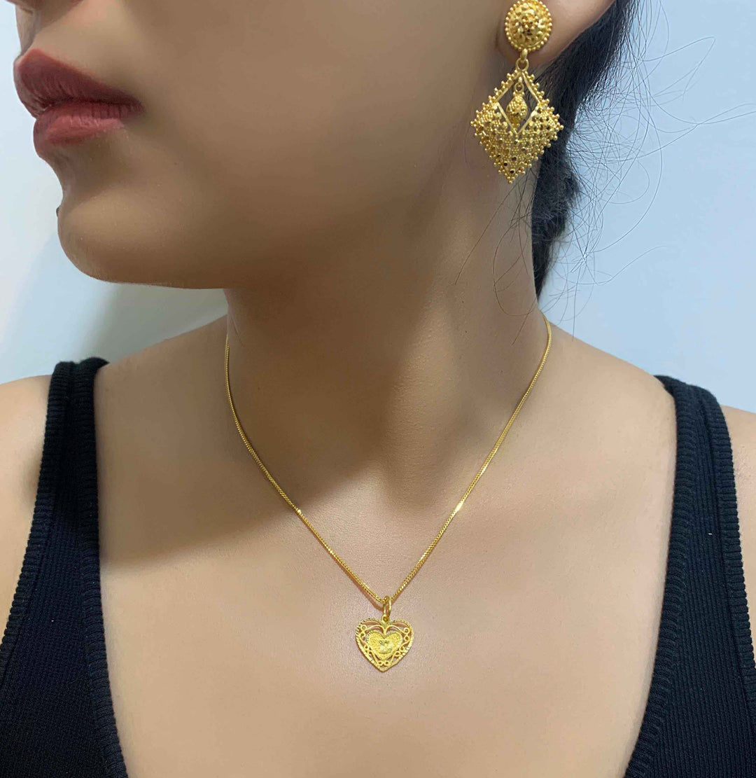22K YG D Initial Heart Pendant-1pc