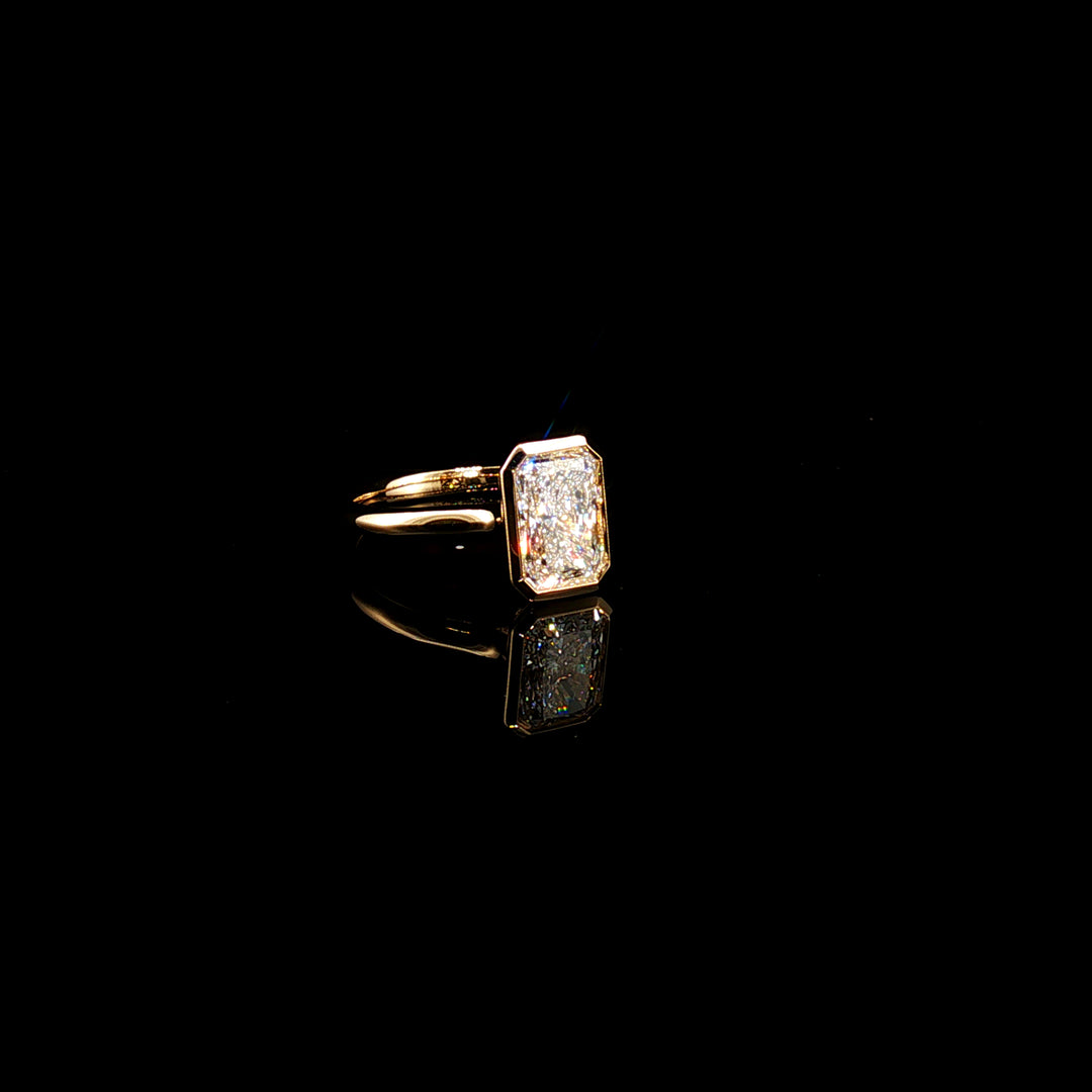18K YG Lab Grown Radiant Cut Diamond Ring.