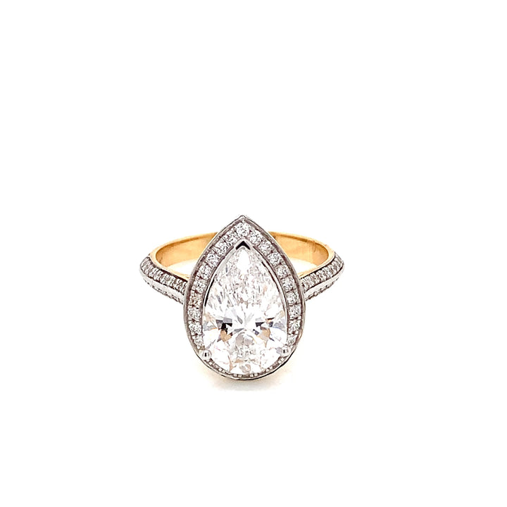18K YG LAB Grown Solitaire with Side Diamond Ring-1pc
