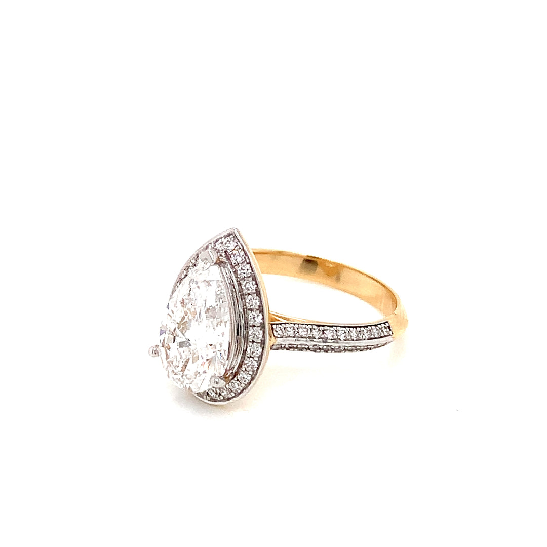 18K YG LAB Grown Solitaire with Side Diamond Ring-1pc