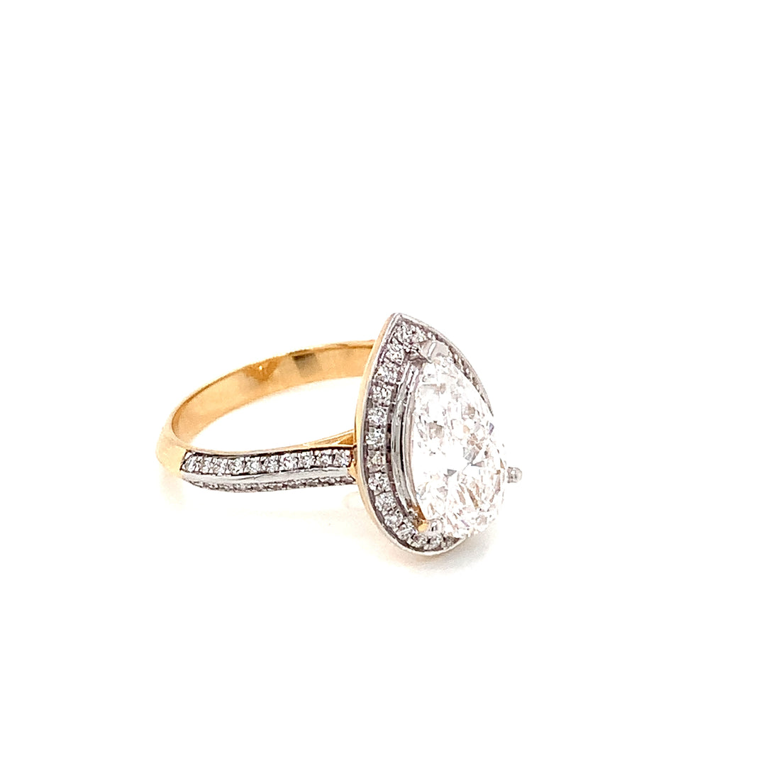 18K YG LAB Grown Solitaire with Side Diamond Ring-1pc