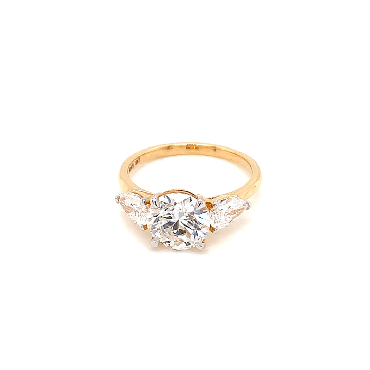 18K YG LAB Grown Solitaire with Side Diamond Ring-1pc