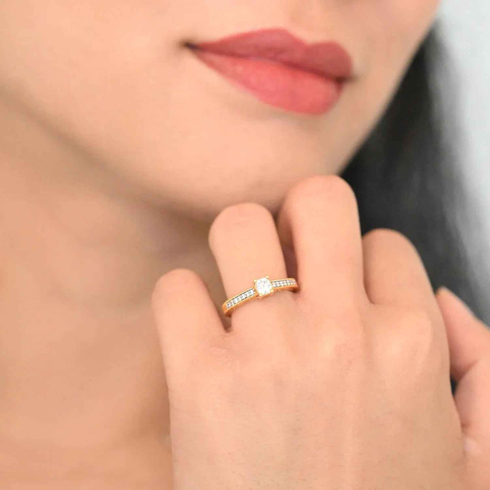18K YG Solitaire with side Diamond Ring-1pc