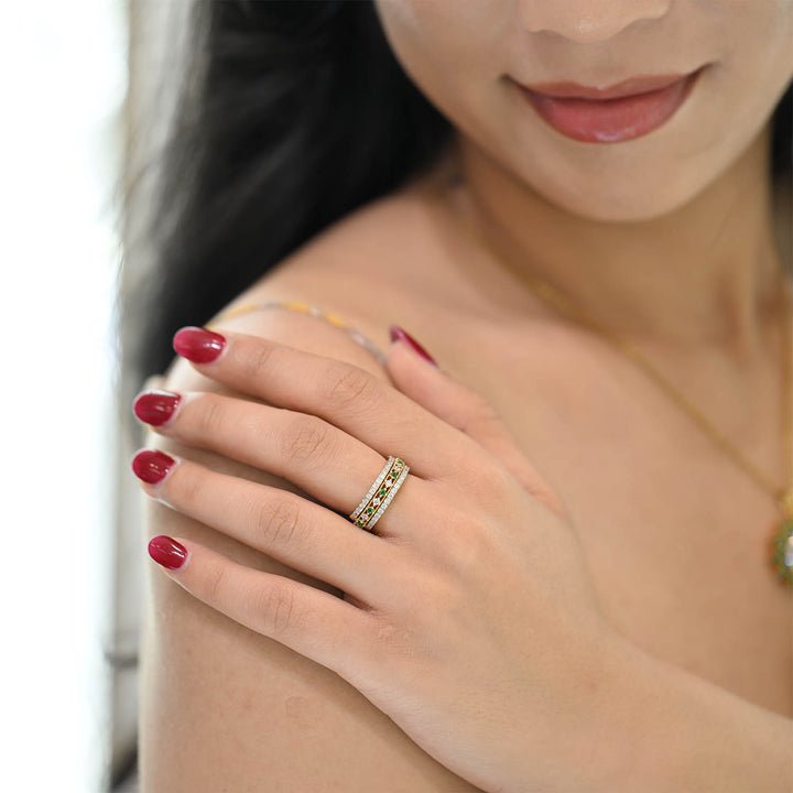 Emerald Cluster Ring – 18K Diamond