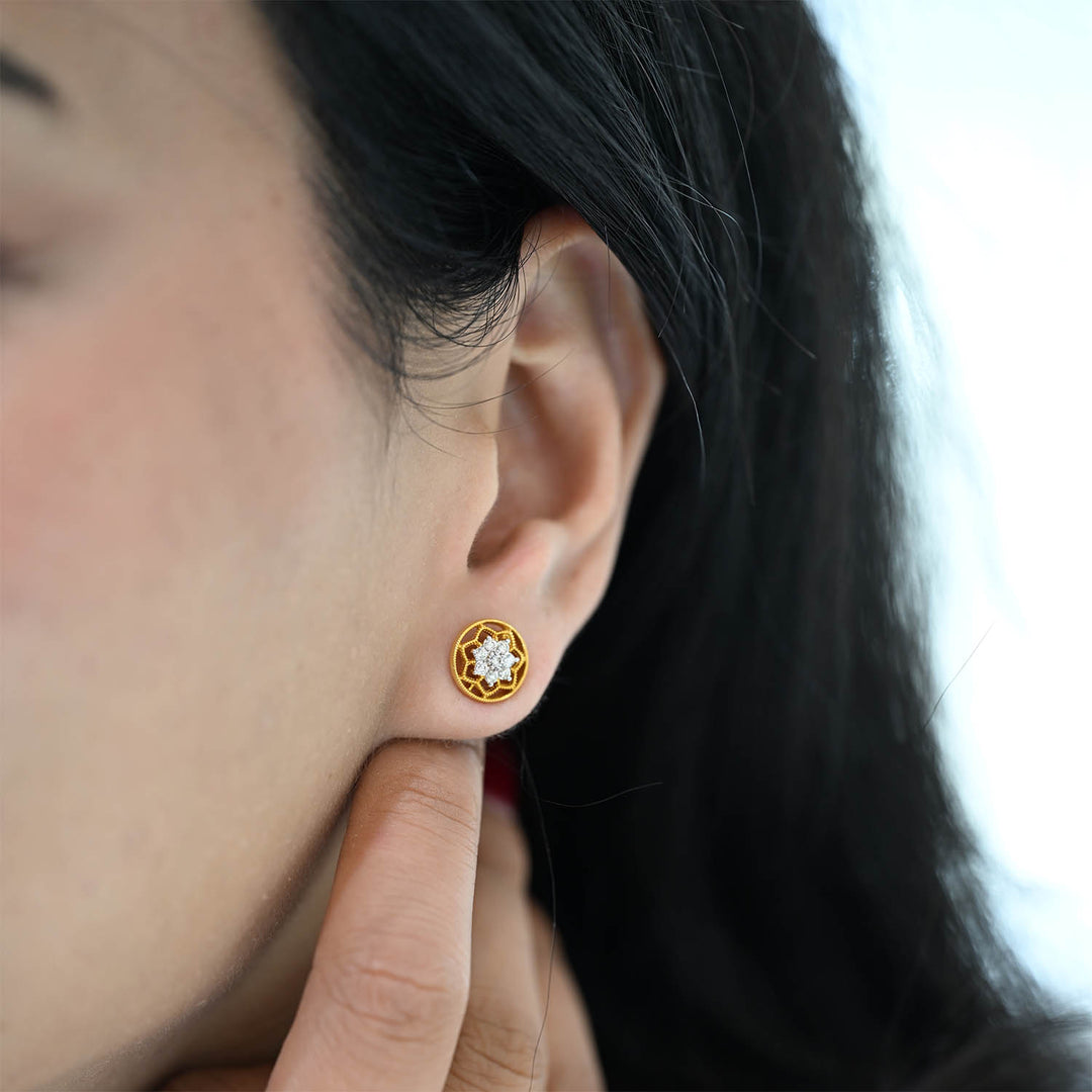 14K YG Flower Diamond Earring- 1pair