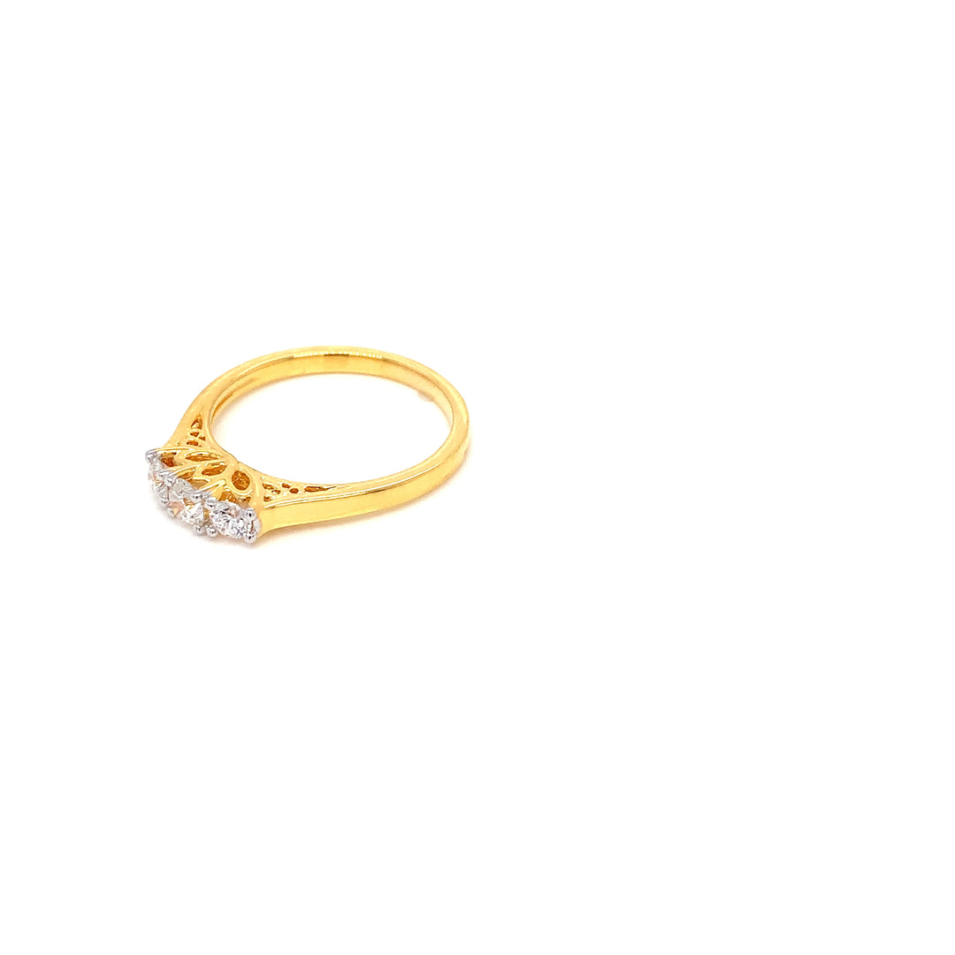 18K YG Cluster Diamond Ring-1pc