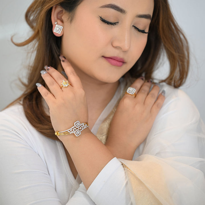 14K YG Cluster Diamond Earring-1pair