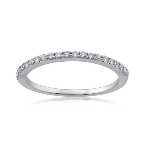 Grace your hand with a sparkling diamond ring in Sydney, a symbol of timeless beauty and refined sophistication